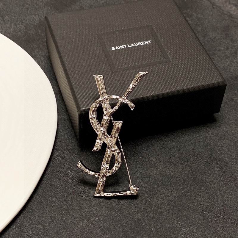 YSL Brooch 9lyr1