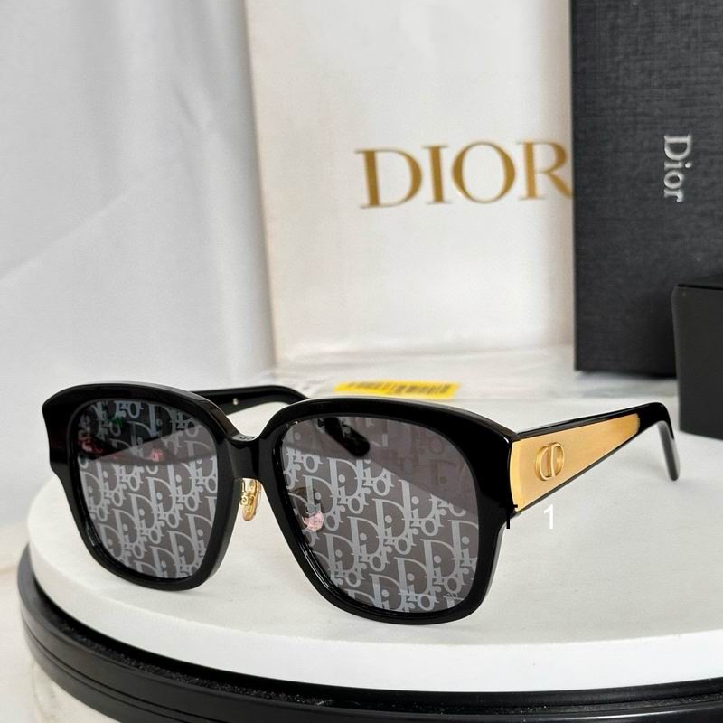 Dior GlowS2F 56 16-140 e