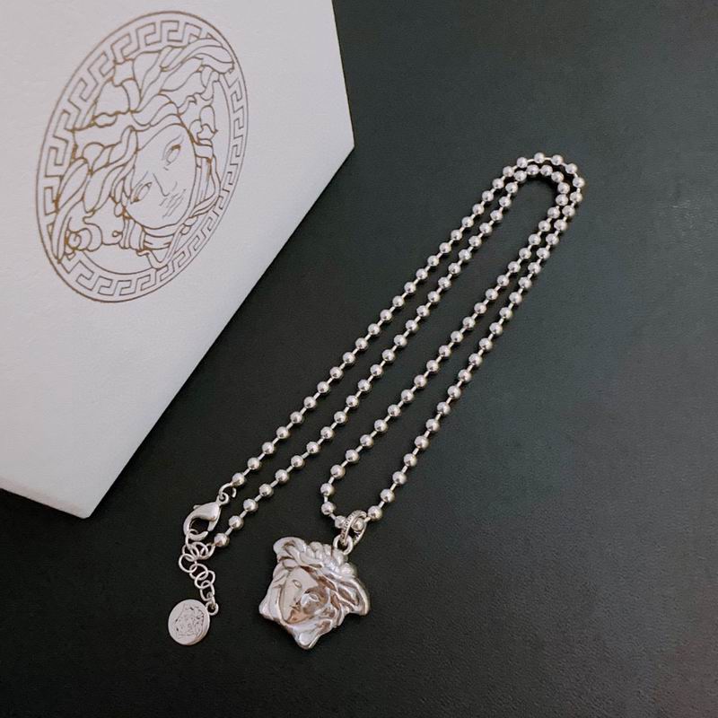 Versace necklace lyx252