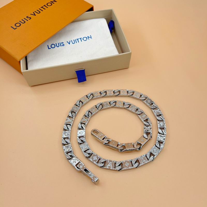 LV Suits 01yxx27
