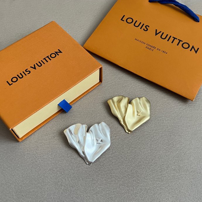 LV Brooch 01yxx22