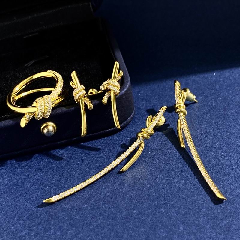 26 Tiffany suits  0825