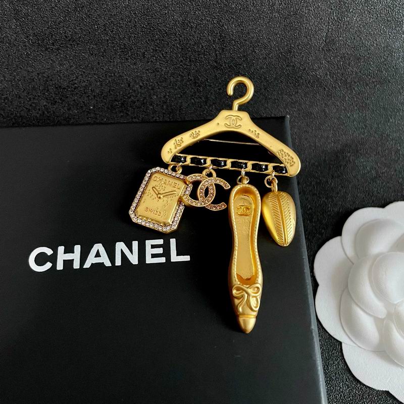 Chanel Brooch 04yxs23