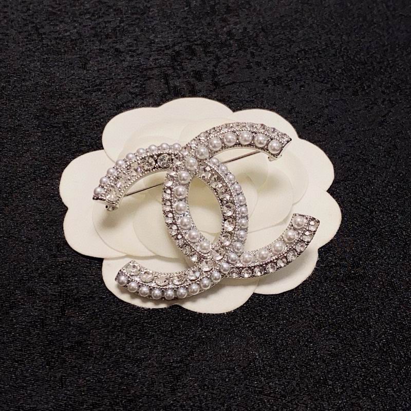Chanel Brooch 05yxs164