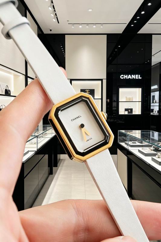 26 Chanel woman watch 0816