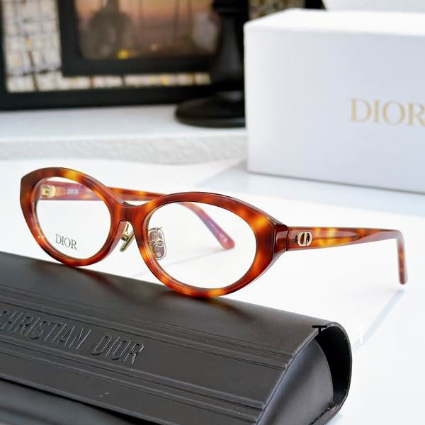 Dior Glow 53-16-145 a