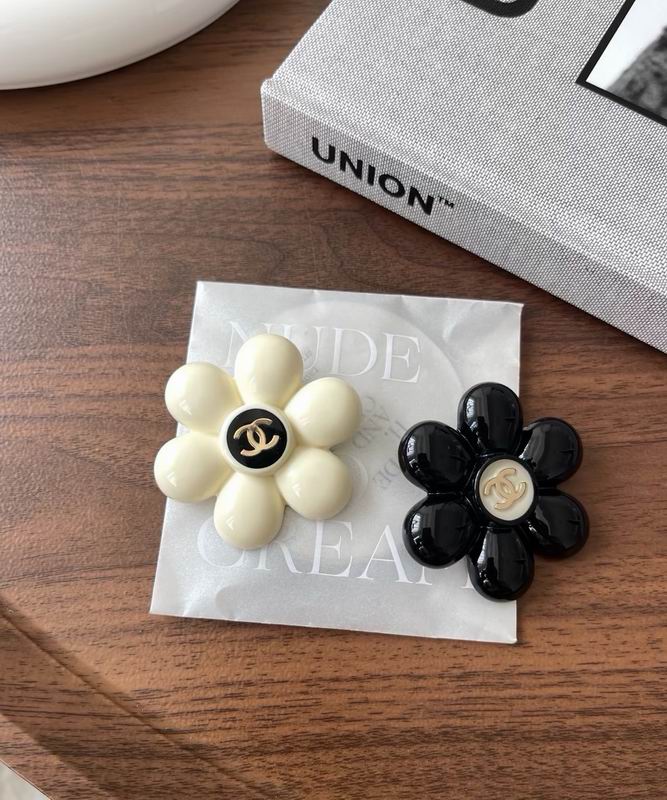 Chanel Brooc 07yxs13