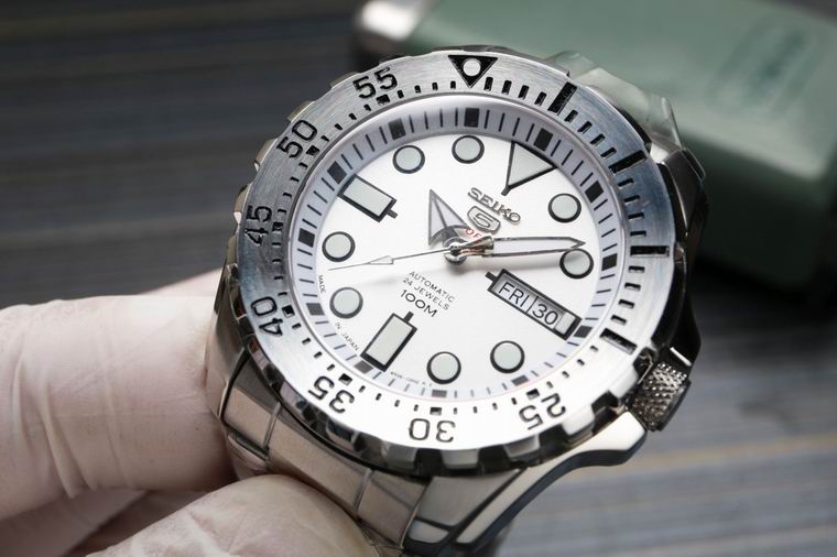 Seiko men 43mm M04